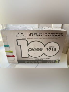 Pyrex Limited Edition Box in White and Gray
